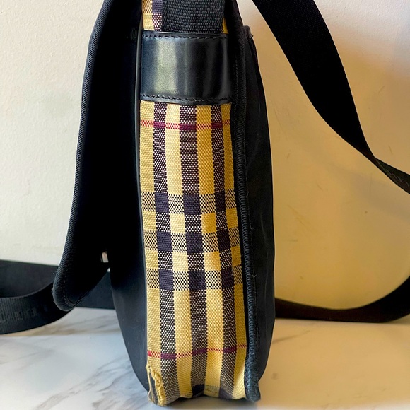 AUTHENTIC CROSSBODY BURBERRY BAG (UNISEX) - Picture 3 of 16
